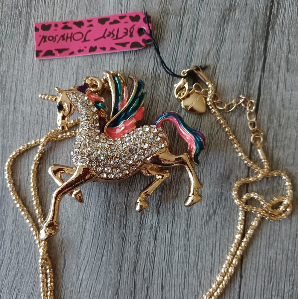 BETSEY JOHNSON UNICORN NECKLACE NEW